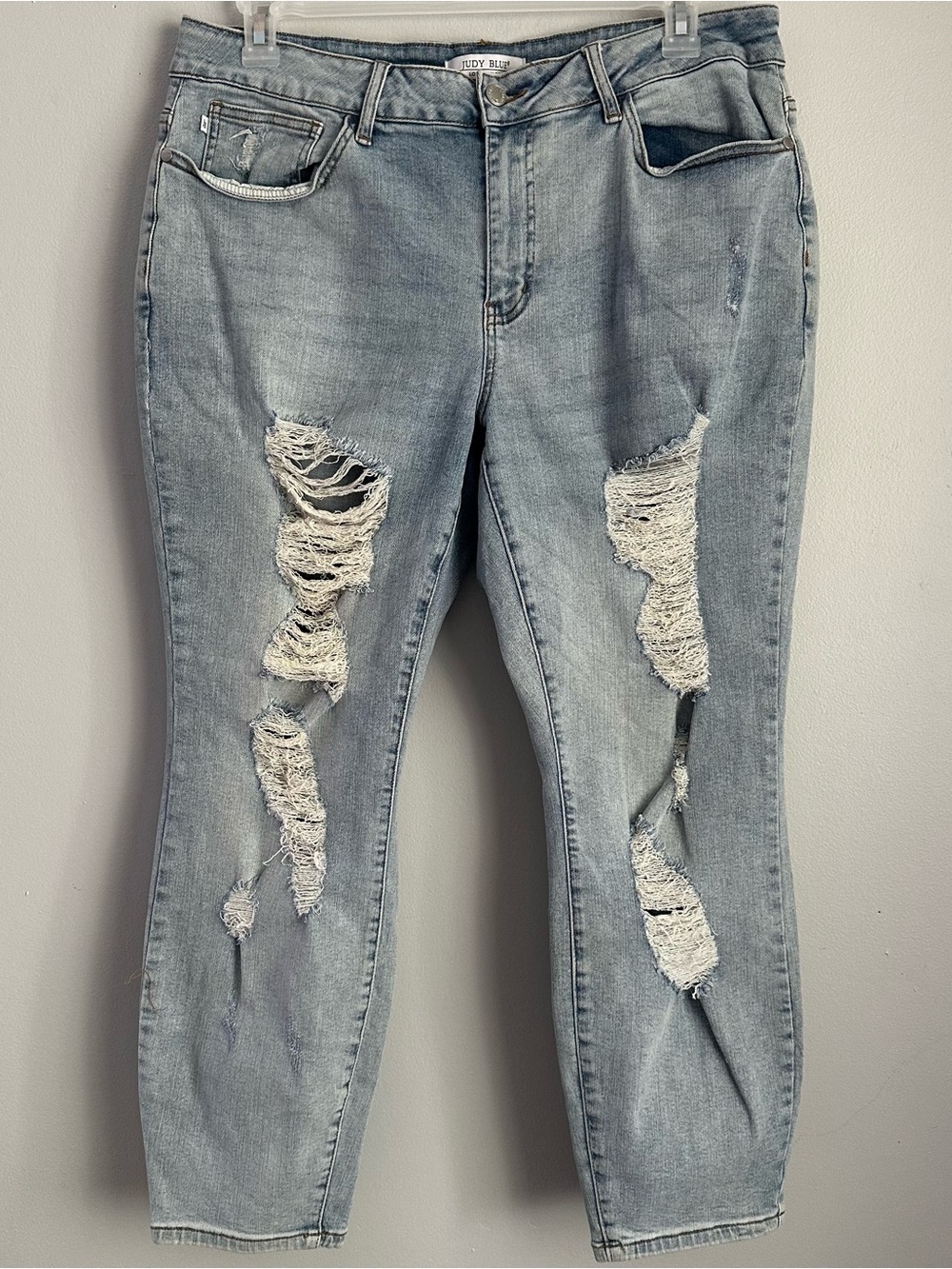 Judy Blue 18w distressed light wash boyfriend fit jeans